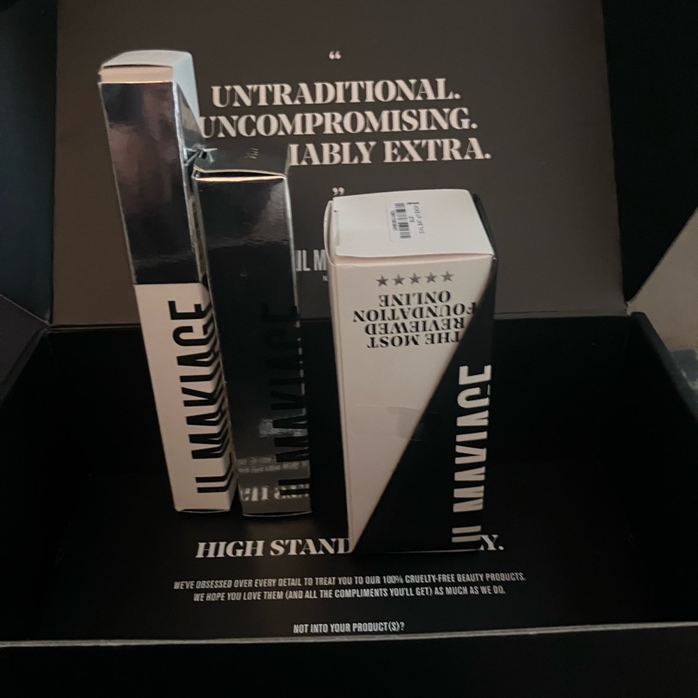 IL MAKIAGE Silver Skincare Set